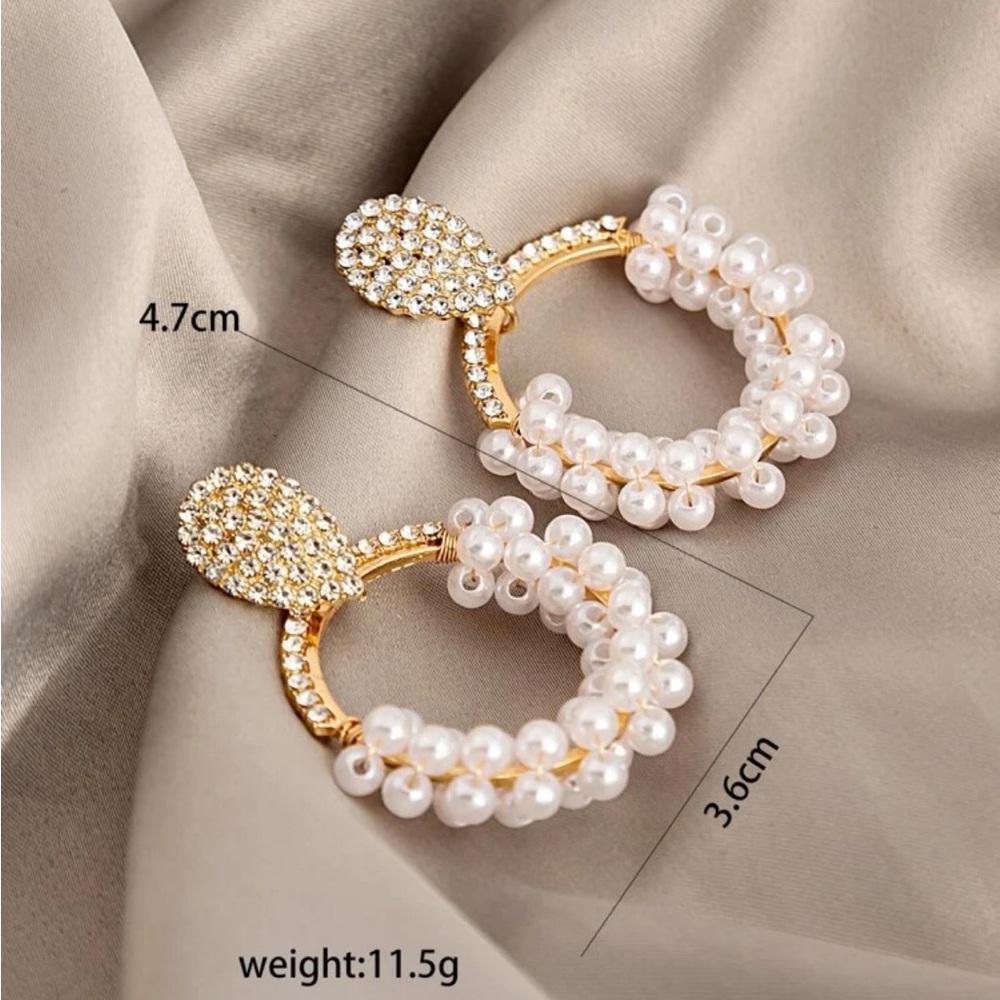 Pearl Hoops ✨NWT✨ - Picture 3 of 7